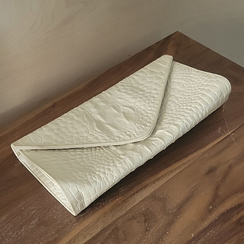 NEW JJ Winters Hilary Duff Kristen Cavallari Clutch Beige Cream Croc Leather